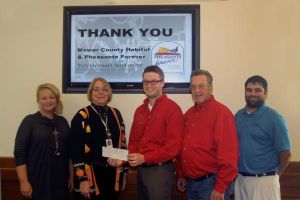 As President of Mower County Habitat & Pheasants Forever Chapter #670, I am pleased to announce that the amount raised for the Saturday October 3, 2015 cancer benefit Hunt For A Cure is $3,000.00. This was our 1st Annual fund raising pheasant hunt to benefit cancer research here in Austin, Minnesota. The proceeds of the Hunt For A Cure will go directly to The Hormel Institute Breast Cancer Research Center of Austin Minnesota. 

This event was opened to the general public and we had over 40 pheasant hunters support us this year in this very worthwhile cause. We all have been affected by cancer at some time in our lives and we felt that this a great way to enjoy something we love doing, pheasant hunting, and simultaneously raise much needed funds that will support The Hormel Institute Breast Cancer Research Center, a “world-class” center dedicated to the prevention and cure for cancer.

Pictured from Left to Right: Kathi Finley - Director Paint The Town Pink, Dr. Margot Cleary - Section Leader Hormel Institute, James Surdy - President Pheasants Forever, David Hagen - Past President/Co-Founder Pheasants Forever, Toby Hovelsrud - Pheasants Forever
